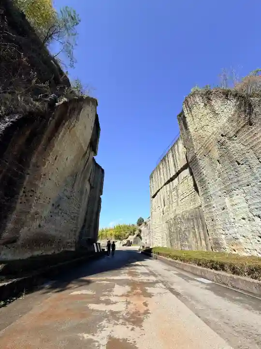 大谷寺の{uncategorized: "未分類", other: "その他", undefined: "問題あり", building: "その他建物", grave: "お墓", sacred_gate: "鳥居", guardian: "狛犬", statue: "像", buddha: "仏像", history: "歴史", nature: "自然", garden: "庭園", animal: "動物", pagoda: "塔", temizu: "手水舎", mountain_gate: "山門・神門", sanctuary: "本殿・本堂", subordinate: "末社・摂社", art: "芸術", scenery: "景色", jizo: "地蔵", ema: "絵馬", goshuin: "御朱印", omikuji: "おみくじ", items: "授与品その他", amulet: "お守り", goshuincho: "御朱印帳", eats: "食事", festival: "お祭り", votive_dance: "神楽", shichigosan: "七五三参", wedding: "結婚式", experience: "体験その他", initially: "初詣", around: "周辺", anti_infection: "感染症対策"}