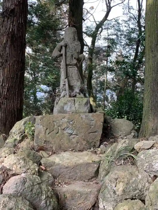 御嶽神社の像