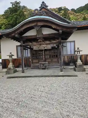 出雲大社新宮教会の{uncategorized: "未分類", other: "その他", undefined: "問題あり", building: "その他建物", grave: "お墓", sacred_gate: "鳥居", guardian: "狛犬", statue: "像", buddha: "仏像", history: "歴史", nature: "自然", garden: "庭園", animal: "動物", pagoda: "塔", temizu: "手水舎", mountain_gate: "山門・神門", sanctuary: "本殿・本堂", subordinate: "末社・摂社", art: "芸術", scenery: "景色", jizo: "地蔵", ema: "絵馬", goshuin: "御朱印", omikuji: "おみくじ", items: "授与品その他", amulet: "お守り", goshuincho: "御朱印帳", eats: "食事", festival: "お祭り", votive_dance: "神楽", shichigosan: "七五三参", wedding: "結婚式", experience: "体験その他", initially: "初詣", around: "周辺", anti_infection: "感染症対策"}