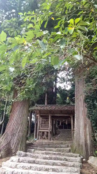井戸鐘乳穴神社(岡山県)