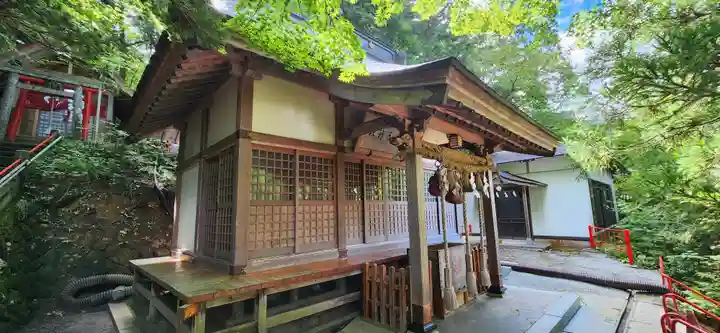 萬蔵稲荷神社の本殿・本堂