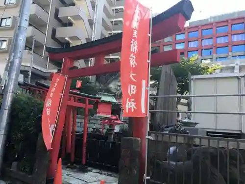 稲荷大明神の鳥居