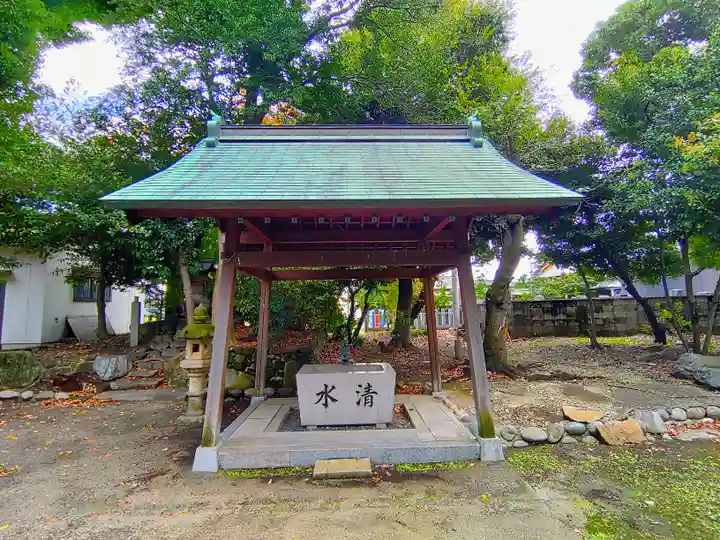 八幡社(市之久田)の手水舎