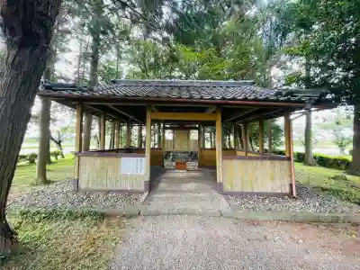 伊勢庭神社の{uncategorized: "未分類", other: "その他", undefined: "問題あり", building: "その他建物", grave: "お墓", sacred_gate: "鳥居", guardian: "狛犬", statue: "像", buddha: "仏像", history: "歴史", nature: "自然", garden: "庭園", animal: "動物", pagoda: "塔", temizu: "手水舎", mountain_gate: "山門・神門", sanctuary: "本殿・本堂", subordinate: "末社・摂社", art: "芸術", scenery: "景色", jizo: "地蔵", ema: "絵馬", goshuin: "御朱印", omikuji: "おみくじ", items: "授与品その他", amulet: "お守り", goshuincho: "御朱印帳", eats: "食事", festival: "お祭り", votive_dance: "神楽", shichigosan: "七五三参", wedding: "結婚式", experience: "体験その他", initially: "初詣", around: "周辺", anti_infection: "感染症対策"}