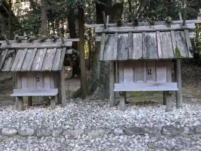 神麻続機殿神社(皇大神宮所管社)の{uncategorized: "未分類", other: "その他", undefined: "問題あり", building: "その他建物", grave: "お墓", sacred_gate: "鳥居", guardian: "狛犬", statue: "像", buddha: "仏像", history: "歴史", nature: "自然", garden: "庭園", animal: "動物", pagoda: "塔", temizu: "手水舎", mountain_gate: "山門・神門", sanctuary: "本殿・本堂", subordinate: "末社・摂社", art: "芸術", scenery: "景色", jizo: "地蔵", ema: "絵馬", goshuin: "御朱印", omikuji: "おみくじ", items: "授与品その他", amulet: "お守り", goshuincho: "御朱印帳", eats: "食事", festival: "お祭り", votive_dance: "神楽", shichigosan: "七五三参", wedding: "結婚式", experience: "体験その他", initially: "初詣", around: "周辺", anti_infection: "感染症対策"}