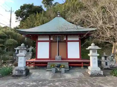 薬師堂の本殿・本堂