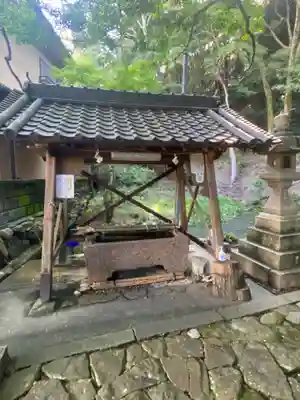 信達神社の手水舎