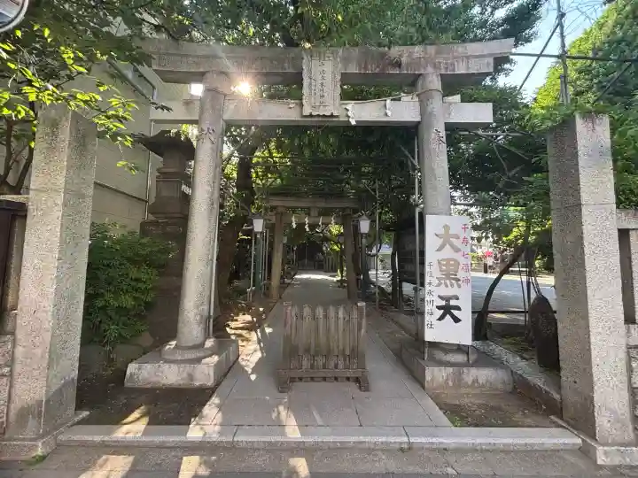 千住本氷川神社の{uncategorized: "未分類", other: "その他", undefined: "問題あり", building: "その他建物", grave: "お墓", sacred_gate: "鳥居", guardian: "狛犬", statue: "像", buddha: "仏像", history: "歴史", nature: "自然", garden: "庭園", animal: "動物", pagoda: "塔", temizu: "手水舎", mountain_gate: "山門・神門", sanctuary: "本殿・本堂", subordinate: "末社・摂社", art: "芸術", scenery: "景色", jizo: "地蔵", ema: "絵馬", goshuin: "御朱印", omikuji: "おみくじ", items: "授与品その他", amulet: "お守り", goshuincho: "御朱印帳", eats: "食事", festival: "お祭り", votive_dance: "神楽", shichigosan: "七五三参", wedding: "結婚式", experience: "体験その他", initially: "初詣", around: "周辺", anti_infection: "感染症対策"}