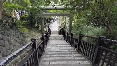 法華堂跡（源頼朝墓・北条義時墓）の鳥居