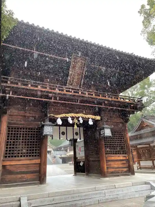 伊豫豆比古命神社の山門・神門