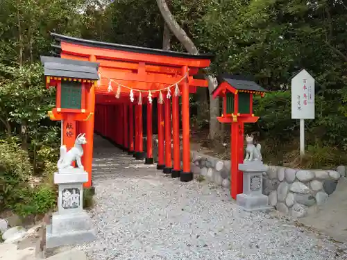 二川伏見稲荷の鳥居