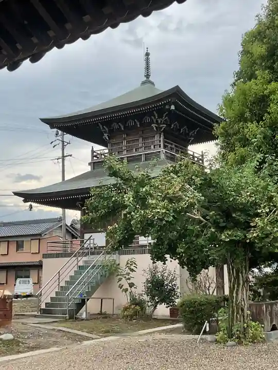 西導寺の塔
