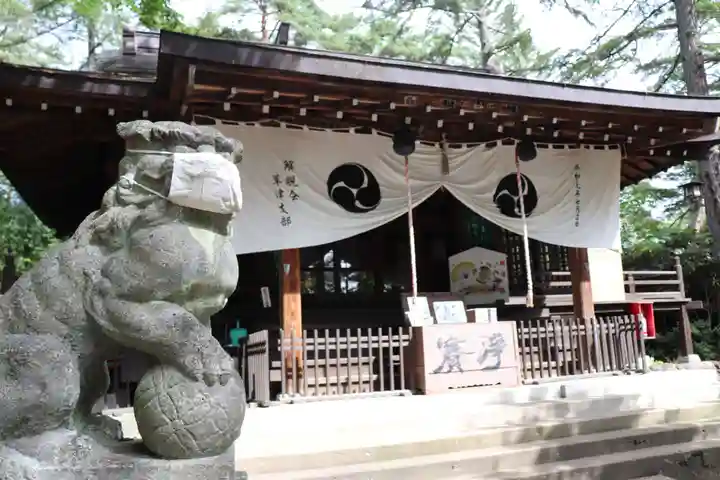 白根神社の本殿・本堂