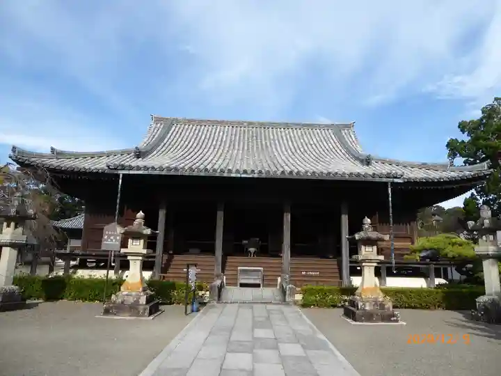 道成寺の本殿・本堂