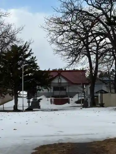 屈足神社の{uncategorized: "未分類", other: "その他", undefined: "問題あり", building: "その他建物", grave: "お墓", sacred_gate: "鳥居", guardian: "狛犬", statue: "像", buddha: "仏像", history: "歴史", nature: "自然", garden: "庭園", animal: "動物", pagoda: "塔", temizu: "手水舎", mountain_gate: "山門・神門", sanctuary: "本殿・本堂", subordinate: "末社・摂社", art: "芸術", scenery: "景色", jizo: "地蔵", ema: "絵馬", goshuin: "御朱印", omikuji: "おみくじ", items: "授与品その他", amulet: "お守り", goshuincho: "御朱印帳", eats: "食事", festival: "お祭り", votive_dance: "神楽", shichigosan: "七五三参", wedding: "結婚式", experience: "体験その他", initially: "初詣", around: "周辺", anti_infection: "感染症対策"}