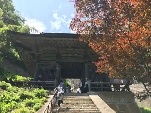 宝珠山 立石寺の山門・神門
