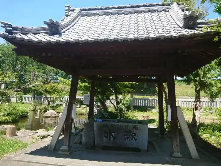 八幡神社の手水舎