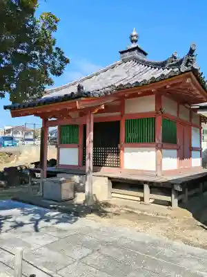 家原寺の{uncategorized: "未分類", other: "その他", undefined: "問題あり", building: "その他建物", grave: "お墓", sacred_gate: "鳥居", guardian: "狛犬", statue: "像", buddha: "仏像", history: "歴史", nature: "自然", garden: "庭園", animal: "動物", pagoda: "塔", temizu: "手水舎", mountain_gate: "山門・神門", sanctuary: "本殿・本堂", subordinate: "末社・摂社", art: "芸術", scenery: "景色", jizo: "地蔵", ema: "絵馬", goshuin: "御朱印", omikuji: "おみくじ", items: "授与品その他", amulet: "お守り", goshuincho: "御朱印帳", eats: "食事", festival: "お祭り", votive_dance: "神楽", shichigosan: "七五三参", wedding: "結婚式", experience: "体験その他", initially: "初詣", around: "周辺", anti_infection: "感染症対策"}