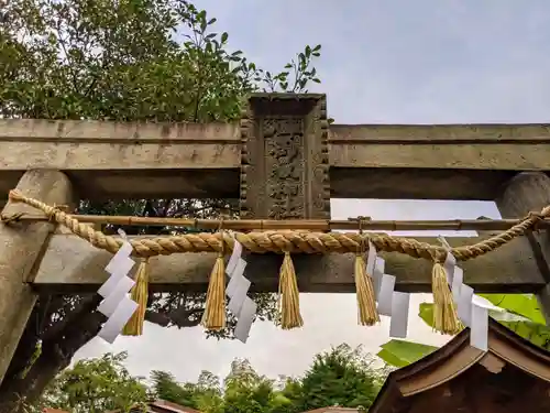 横浜御嶽神社の鳥居