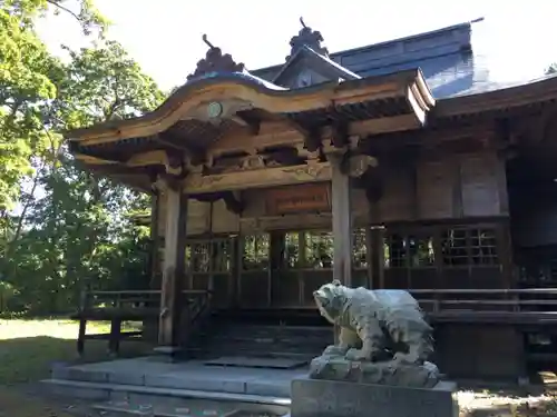 権現山内浦神社の本殿