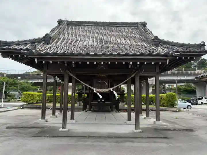 谷山護国神社の{uncategorized: "未分類", other: "その他", undefined: "問題あり", building: "その他建物", grave: "お墓", sacred_gate: "鳥居", guardian: "狛犬", statue: "像", buddha: "仏像", history: "歴史", nature: "自然", garden: "庭園", animal: "動物", pagoda: "塔", temizu: "手水舎", mountain_gate: "山門・神門", sanctuary: "本殿・本堂", subordinate: "末社・摂社", art: "芸術", scenery: "景色", jizo: "地蔵", ema: "絵馬", goshuin: "御朱印", omikuji: "おみくじ", items: "授与品その他", amulet: "お守り", goshuincho: "御朱印帳", eats: "食事", festival: "お祭り", votive_dance: "神楽", shichigosan: "七五三参", wedding: "結婚式", experience: "体験その他", initially: "初詣", around: "周辺", anti_infection: "感染症対策"}