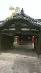 植槻八幡神社の山門