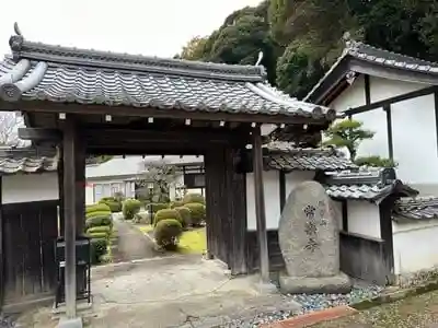 多吉神社の山門