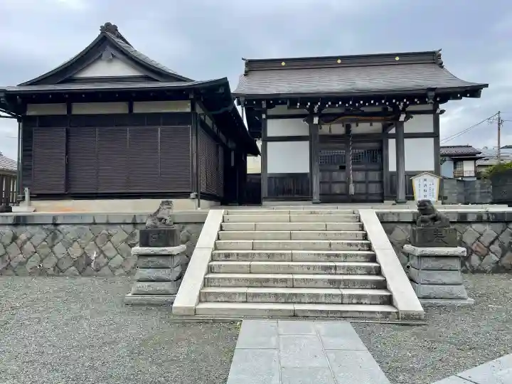諏訪仮宮の{uncategorized: "未分類", other: "その他", undefined: "問題あり", building: "その他建物", grave: "お墓", sacred_gate: "鳥居", guardian: "狛犬", statue: "像", buddha: "仏像", history: "歴史", nature: "自然", garden: "庭園", animal: "動物", pagoda: "塔", temizu: "手水舎", mountain_gate: "山門・神門", sanctuary: "本殿・本堂", subordinate: "末社・摂社", art: "芸術", scenery: "景色", jizo: "地蔵", ema: "絵馬", goshuin: "御朱印", omikuji: "おみくじ", items: "授与品その他", amulet: "お守り", goshuincho: "御朱印帳", eats: "食事", festival: "お祭り", votive_dance: "神楽", shichigosan: "七五三参", wedding: "結婚式", experience: "体験その他", initially: "初詣", around: "周辺", anti_infection: "感染症対策"}