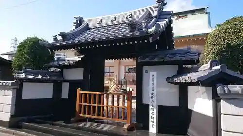 光性寺の山門