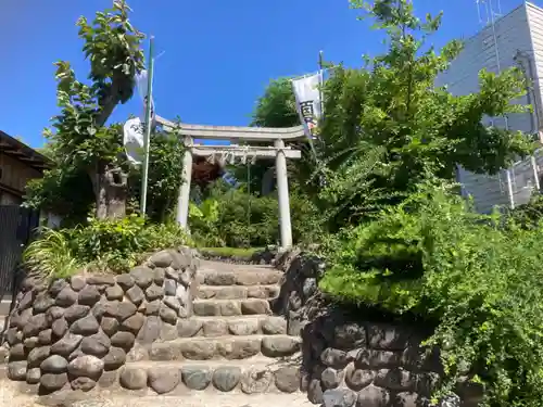 横浜御嶽神社の鳥居