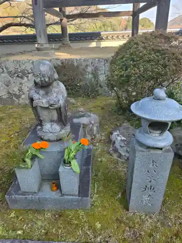 東光寺の{uncategorized: "未分類", other: "その他", undefined: "問題あり", building: "その他建物", grave: "お墓", sacred_gate: "鳥居", guardian: "狛犬", statue: "像", buddha: "仏像", history: "歴史", nature: "自然", garden: "庭園", animal: "動物", pagoda: "塔", temizu: "手水舎", mountain_gate: "山門・神門", sanctuary: "本殿・本堂", subordinate: "末社・摂社", art: "芸術", scenery: "景色", jizo: "地蔵", ema: "絵馬", goshuin: "御朱印", omikuji: "おみくじ", items: "授与品その他", amulet: "お守り", goshuincho: "御朱印帳", eats: "食事", festival: "お祭り", votive_dance: "神楽", shichigosan: "七五三参", wedding: "結婚式", experience: "体験その他", initially: "初詣", around: "周辺", anti_infection: "感染症対策"}