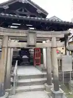 被官稲荷神社の鳥居