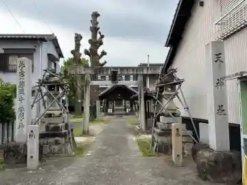 天神社(余坂天神社)の{uncategorized: "未分類", other: "その他", undefined: "問題あり", building: "その他建物", grave: "お墓", sacred_gate: "鳥居", guardian: "狛犬", statue: "像", buddha: "仏像", history: "歴史", nature: "自然", garden: "庭園", animal: "動物", pagoda: "塔", temizu: "手水舎", mountain_gate: "山門・神門", sanctuary: "本殿・本堂", subordinate: "末社・摂社", art: "芸術", scenery: "景色", jizo: "地蔵", ema: "絵馬", goshuin: "御朱印", omikuji: "おみくじ", items: "授与品その他", amulet: "お守り", goshuincho: "御朱印帳", eats: "食事", festival: "お祭り", votive_dance: "神楽", shichigosan: "七五三参", wedding: "結婚式", experience: "体験その他", initially: "初詣", around: "周辺", anti_infection: "感染症対策"}