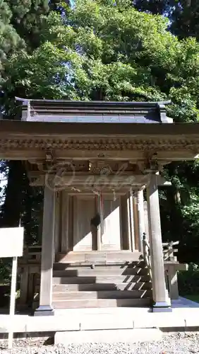 出羽神社(出羽三山神社)～三神合祭殿～の末社