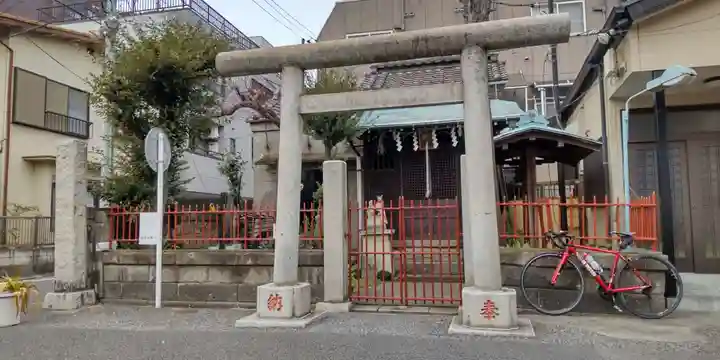 御嶽稲荷神社の鳥居