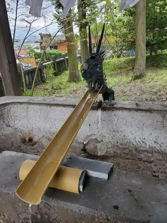 諏訪大社上社前宮の手水舎