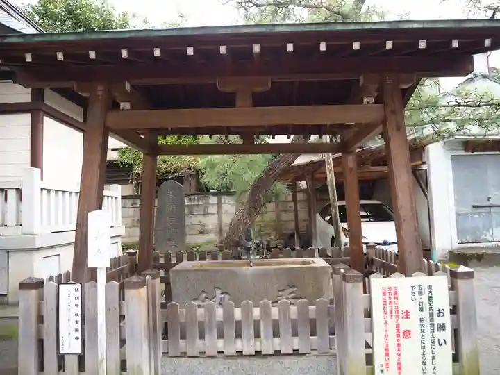 鎧神社の手水舎