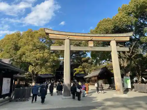 明治神宮の{uncategorized: "未分類", other: "その他", undefined: "問題あり", building: "その他建物", grave: "お墓", sacred_gate: "鳥居", guardian: "狛犬", statue: "像", buddha: "仏像", history: "歴史", nature: "自然", garden: "庭園", animal: "動物", pagoda: "塔", temizu: "手水舎", mountain_gate: "山門・神門", sanctuary: "本殿・本堂", subordinate: "末社・摂社", art: "芸術", scenery: "景色", jizo: "地蔵", ema: "絵馬", goshuin: "御朱印", omikuji: "おみくじ", items: "授与品その他", amulet: "お守り", goshuincho: "御朱印帳", eats: "食事", festival: "お祭り", votive_dance: "神楽", shichigosan: "七五三参", wedding: "結婚式", experience: "体験その他", initially: "初詣", around: "周辺", anti_infection: "感染症対策"}