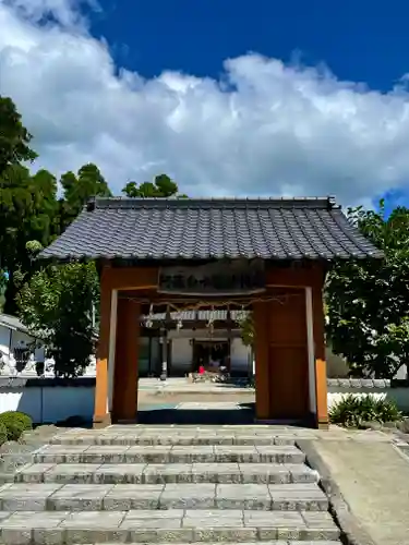 阿蘇白水龍神權現神社の山門