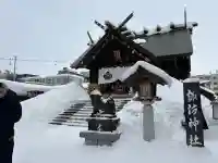 札幌諏訪神社の{uncategorized: "未分類", other: "その他", undefined: "問題あり", building: "その他建物", grave: "お墓", sacred_gate: "鳥居", guardian: "狛犬", statue: "像", buddha: "仏像", history: "歴史", nature: "自然", garden: "庭園", animal: "動物", pagoda: "塔", temizu: "手水舎", mountain_gate: "山門・神門", sanctuary: "本殿・本堂", subordinate: "末社・摂社", art: "芸術", scenery: "景色", jizo: "地蔵", ema: "絵馬", goshuin: "御朱印", omikuji: "おみくじ", items: "授与品その他", amulet: "お守り", goshuincho: "御朱印帳", eats: "食事", festival: "お祭り", votive_dance: "神楽", shichigosan: "七五三参", wedding: "結婚式", experience: "体験その他", initially: "初詣", around: "周辺", anti_infection: "感染症対策"}