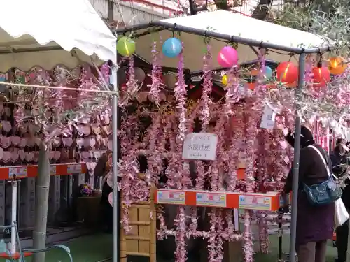 露天神社（お初天神）の{uncategorized: "未分類", other: "その他", undefined: "問題あり", building: "その他建物", grave: "お墓", sacred_gate: "鳥居", guardian: "狛犬", statue: "像", buddha: "仏像", history: "歴史", nature: "自然", garden: "庭園", animal: "動物", pagoda: "塔", temizu: "手水舎", mountain_gate: "山門・神門", sanctuary: "本殿・本堂", subordinate: "末社・摂社", art: "芸術", scenery: "景色", jizo: "地蔵", ema: "絵馬", goshuin: "御朱印", omikuji: "おみくじ", items: "授与品その他", amulet: "お守り", goshuincho: "御朱印帳", eats: "食事", festival: "お祭り", votive_dance: "神楽", shichigosan: "七五三参", wedding: "結婚式", experience: "体験その他", initially: "初詣", around: "周辺", anti_infection: "感染症対策"}