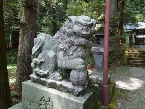 赤城神社(三夜沢町)の狛犬