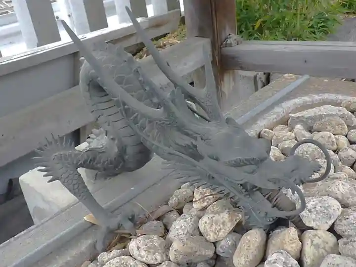 鼻川神社の手水舎