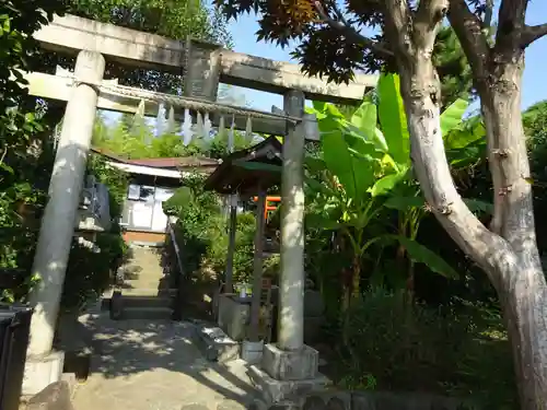 横浜御嶽神社の鳥居