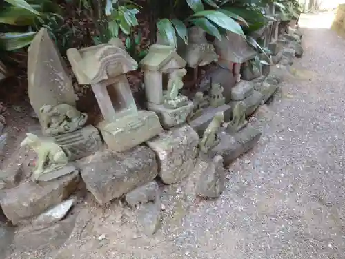 尾曳稲荷神社の末社・摂社