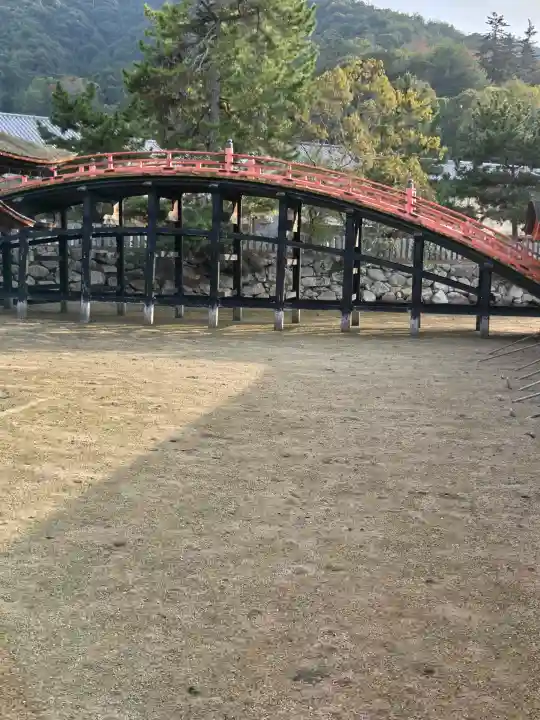 厳島神社の{uncategorized: "未分類", other: "その他", undefined: "問題あり", building: "その他建物", grave: "お墓", sacred_gate: "鳥居", guardian: "狛犬", statue: "像", buddha: "仏像", history: "歴史", nature: "自然", garden: "庭園", animal: "動物", pagoda: "塔", temizu: "手水舎", mountain_gate: "山門・神門", sanctuary: "本殿・本堂", subordinate: "末社・摂社", art: "芸術", scenery: "景色", jizo: "地蔵", ema: "絵馬", goshuin: "御朱印", omikuji: "おみくじ", items: "授与品その他", amulet: "お守り", goshuincho: "御朱印帳", eats: "食事", festival: "お祭り", votive_dance: "神楽", shichigosan: "七五三参", wedding: "結婚式", experience: "体験その他", initially: "初詣", around: "周辺", anti_infection: "感染症対策"}
