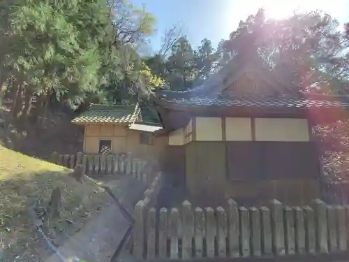 裸石神社の本殿・本堂