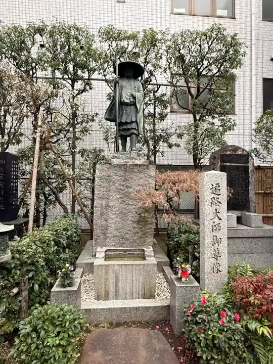 薬研堀不動院(川崎大師東京別院)の{uncategorized: "未分類", other: "その他", undefined: "問題あり", building: "その他建物", grave: "お墓", sacred_gate: "鳥居", guardian: "狛犬", statue: "像", buddha: "仏像", history: "歴史", nature: "自然", garden: "庭園", animal: "動物", pagoda: "塔", temizu: "手水舎", mountain_gate: "山門・神門", sanctuary: "本殿・本堂", subordinate: "末社・摂社", art: "芸術", scenery: "景色", jizo: "地蔵", ema: "絵馬", goshuin: "御朱印", omikuji: "おみくじ", items: "授与品その他", amulet: "お守り", goshuincho: "御朱印帳", eats: "食事", festival: "お祭り", votive_dance: "神楽", shichigosan: "七五三参", wedding: "結婚式", experience: "体験その他", initially: "初詣", around: "周辺", anti_infection: "感染症対策"}