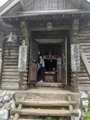 伊吹山寺の本殿・本堂