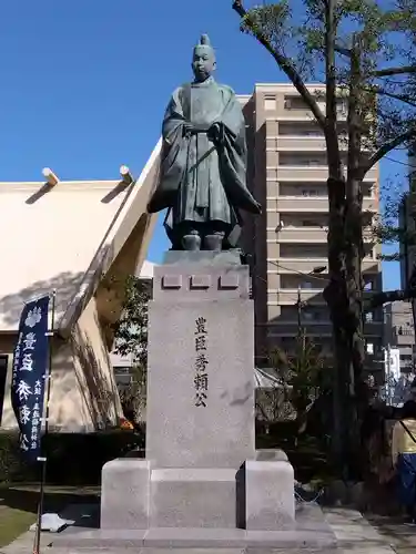 玉造稲荷神社の像